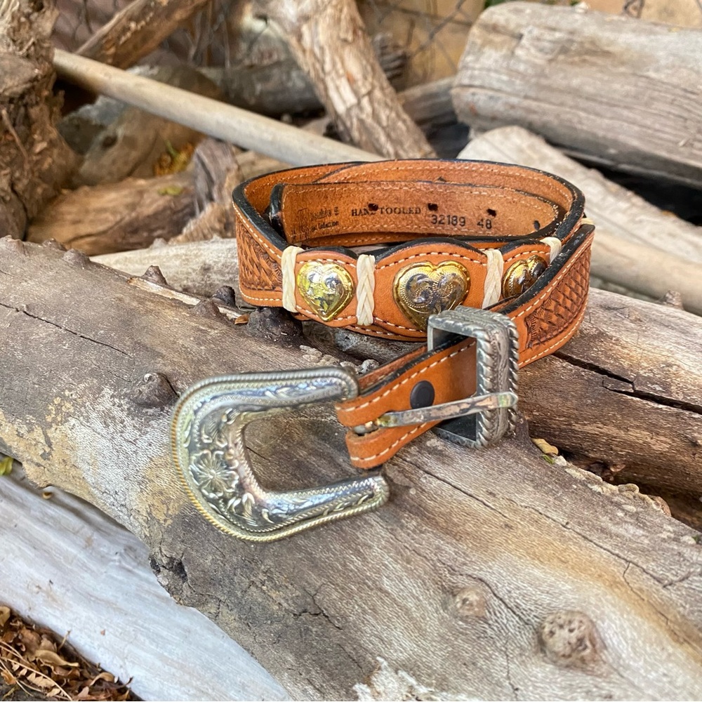♥️COWGIRL BELT DOUBLE S, HAND TOOLED, SIZE 34”, SCRATCHES, PREOWNED♥️ 38” total